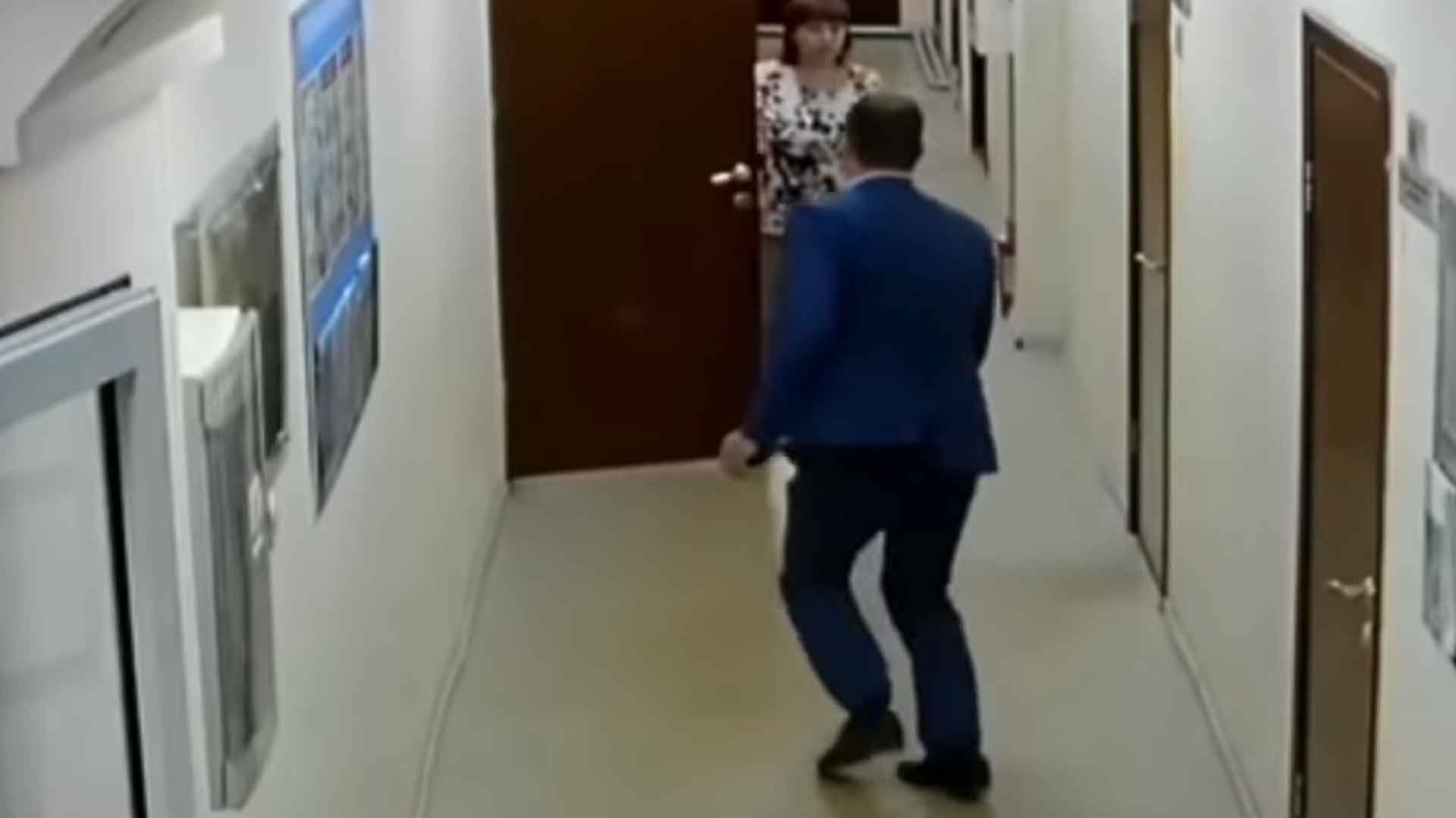 Dailystorm - Бегом от следователей: в Иркутске чиновник пытался скрыться — видео