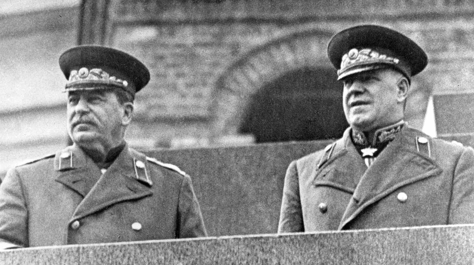Dailystorm - Выступать с Мавзолея должен был Сталин, а не Жуков: ФСБ обнародовала архивы о параде Победы 1945 года
