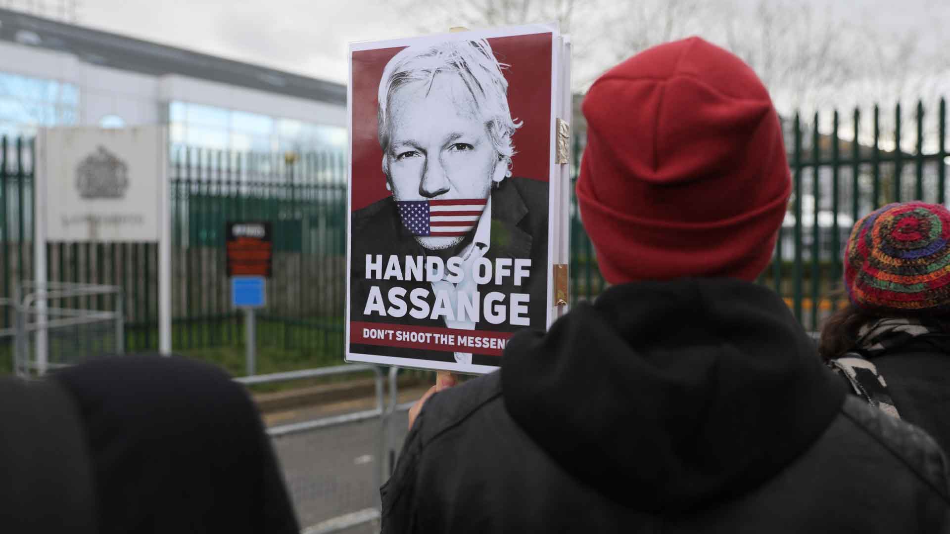 Основателя Wikileaks подозревают в сговоре с хакерами из группировок Anonymous и LulzSec Фото: © GLOBAL LOOK press