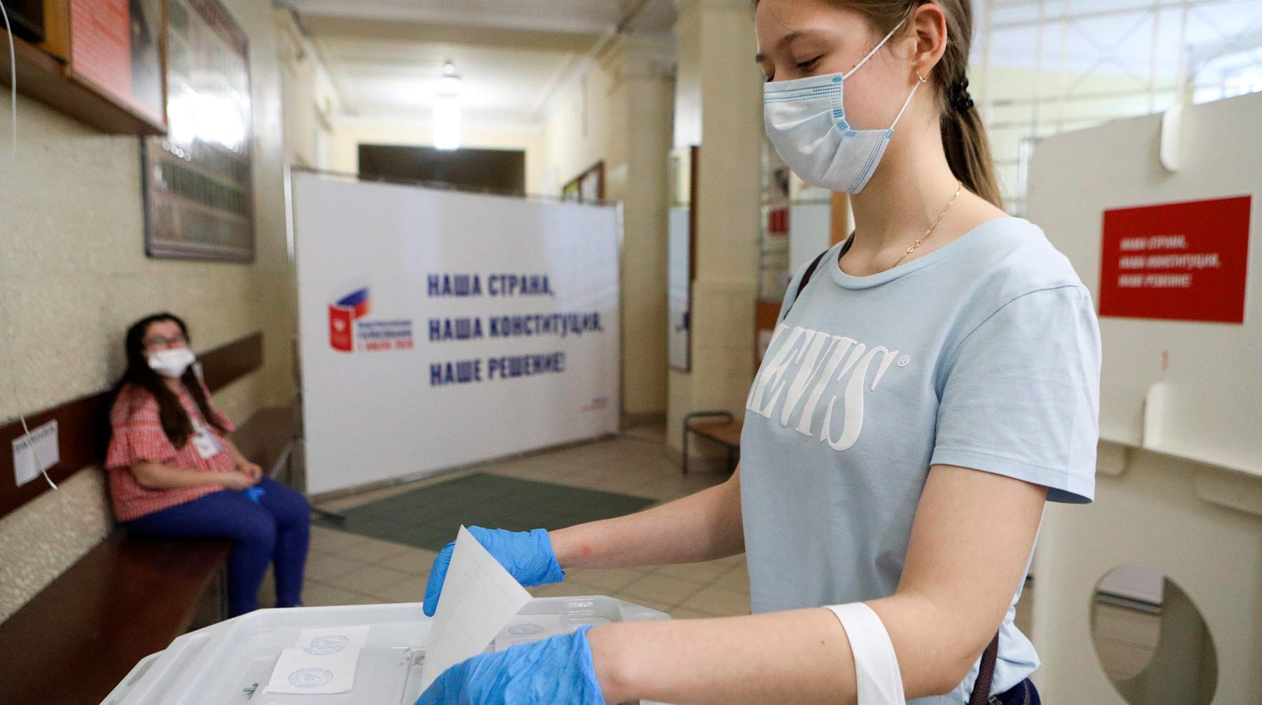 Dailystorm - Песков усомнился в существовании контроля за явкой сотрудников на голосование по Конституции