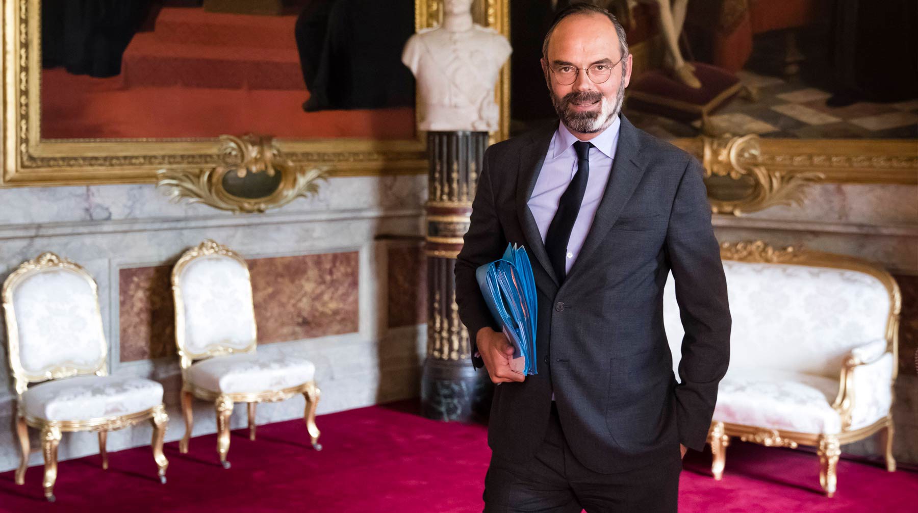 Dailystorm - Премьер-министр Франции ушел в отставку
