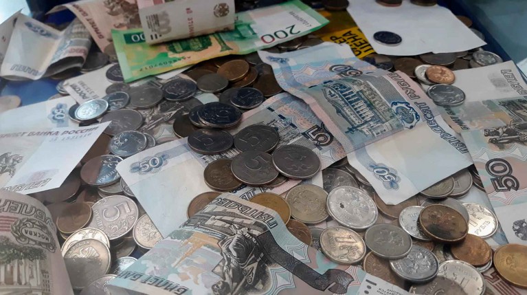 Доля россиян с доходом ниже 15 тысяч рублей возросла до 45% — Daily Storm