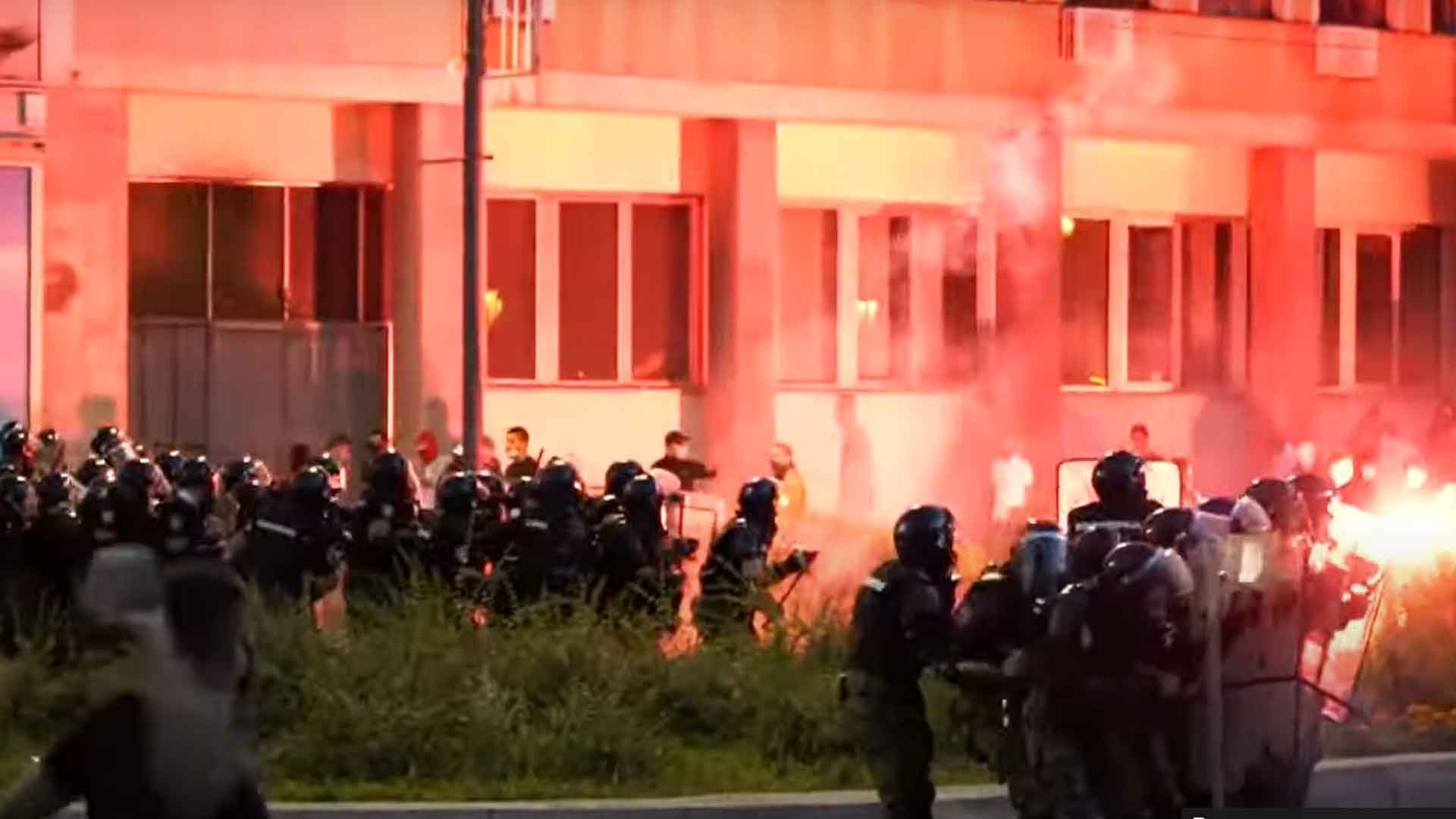 Dailystorm - Власти Сербии сообщили о 36 раненых демонстрантах и полицейских при беспорядках в Белграде