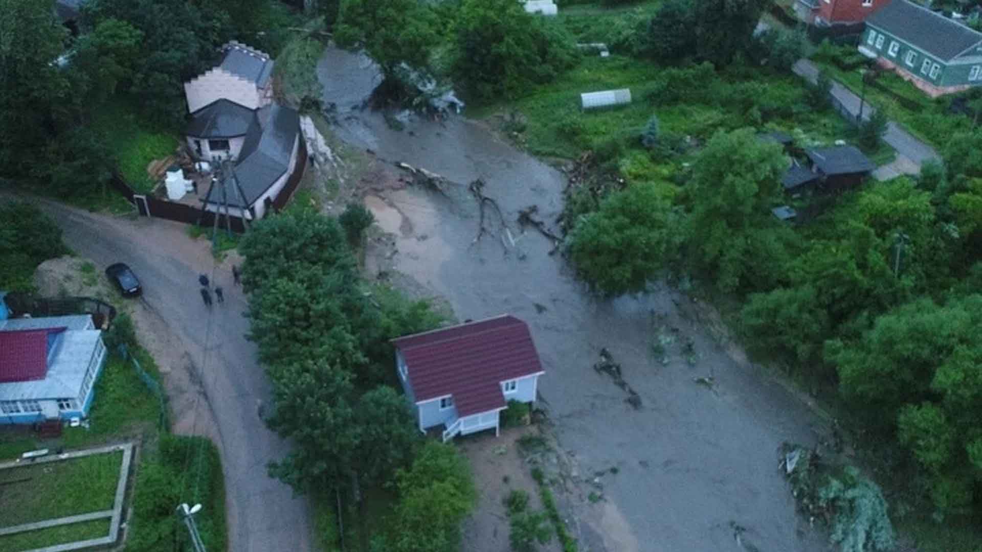 Dailystorm - Губернатор Подмосковья пообещал помочь всем пострадавшим из-за прорыва дамбы в Рузе