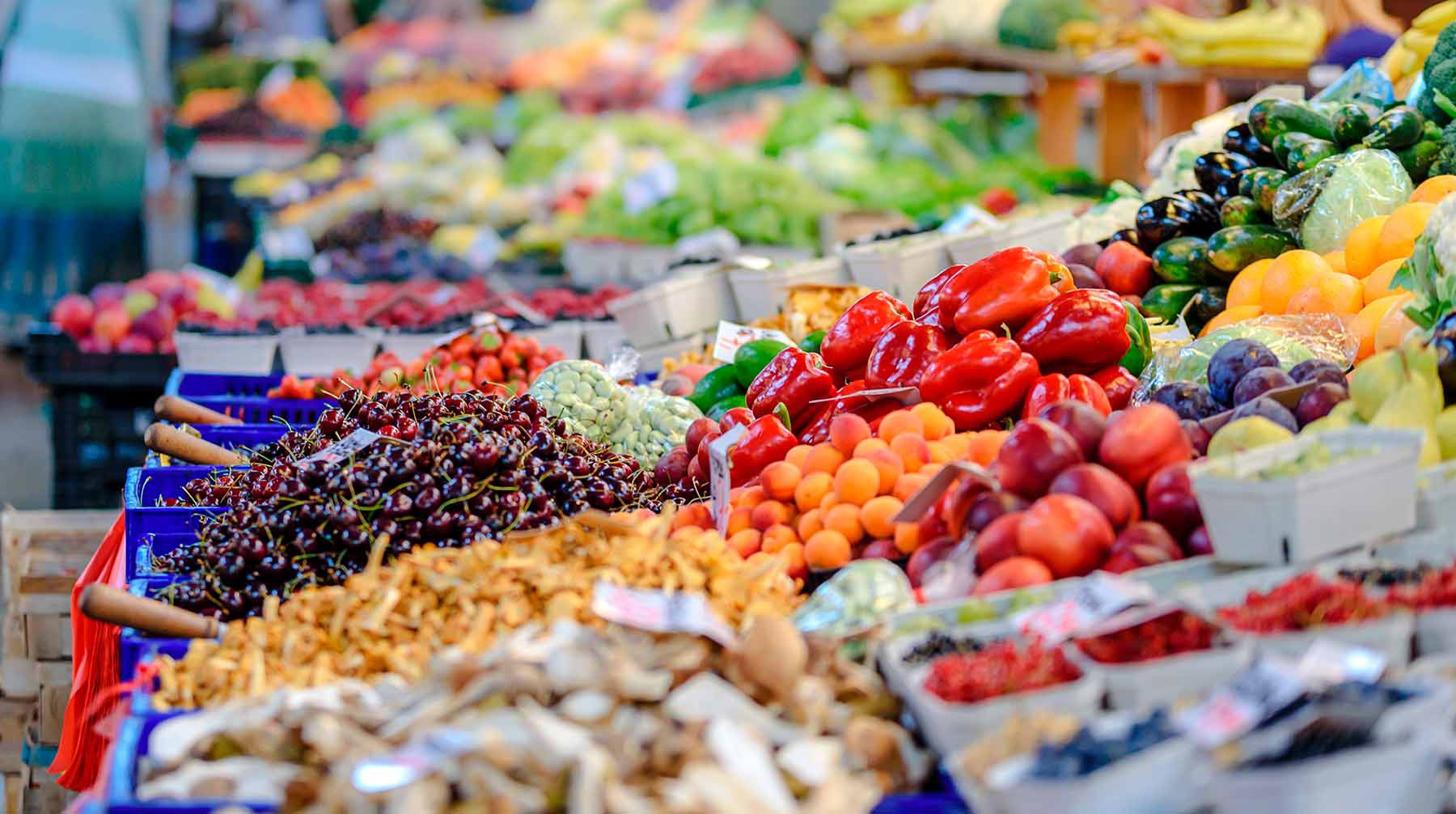 Dailystorm - Фермерская ярмарка у станции метро «Бауманская» круглый год предлагает свежие овощи и фрукты