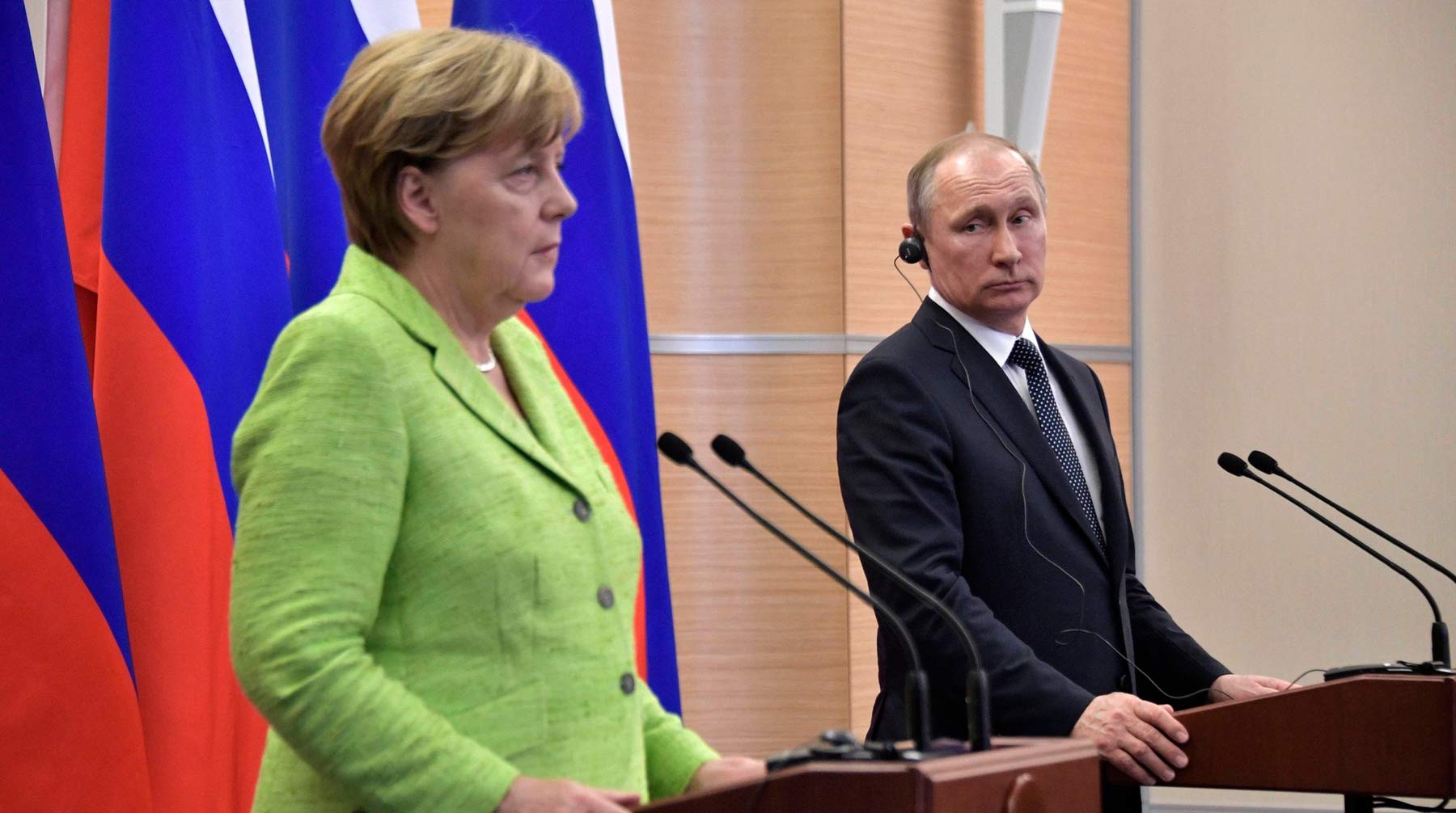 Dailystorm - Путин и Меркель осудили Киев за желание пересмотреть минские соглашения