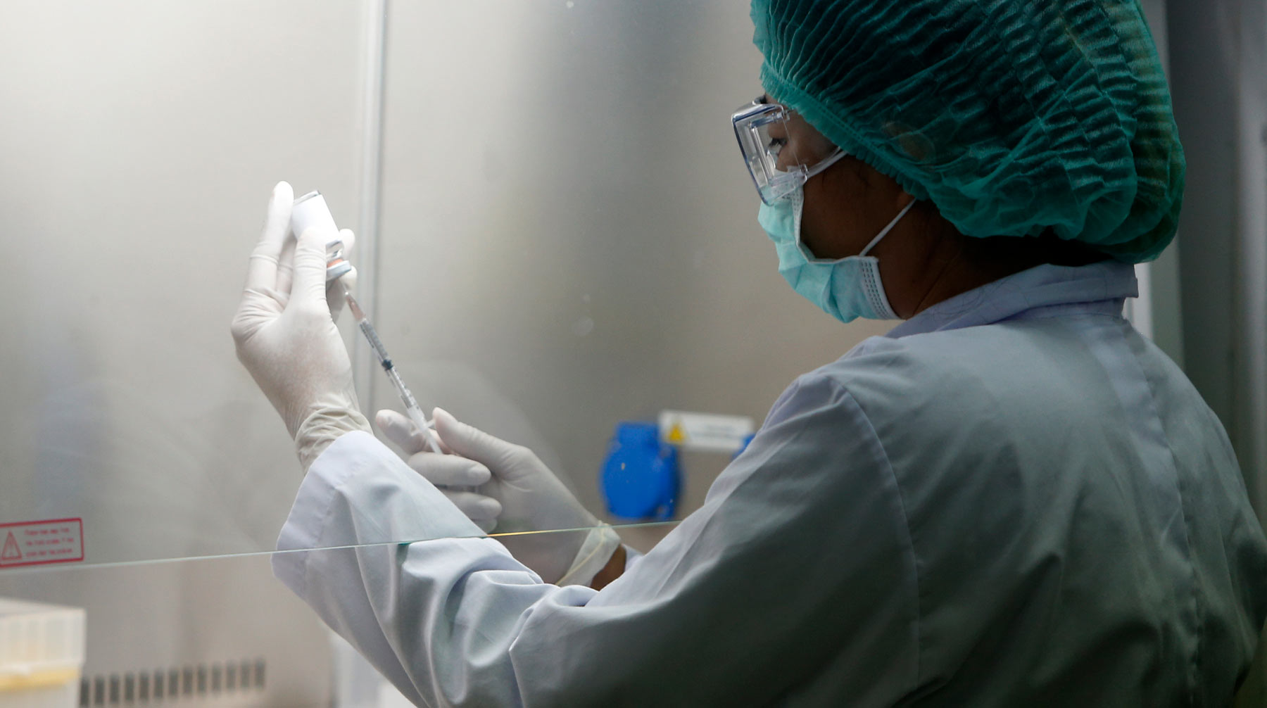 Принимавшие участие в тестировании препарата добровольцы получили иммунитет от инфекции и чувствуют себя нормально Фото: © Global Look Press / Chaiwat Subprasom