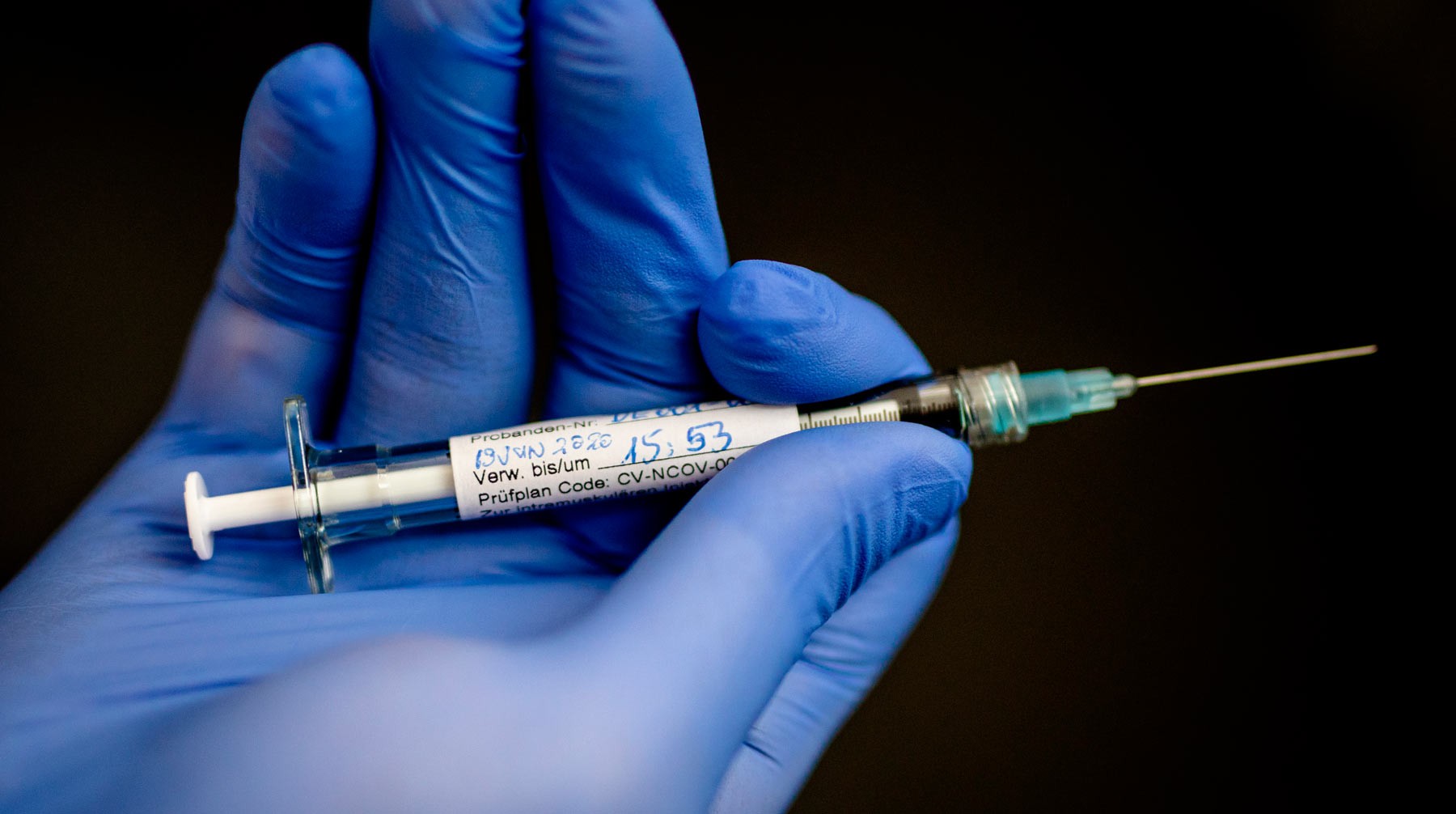 Dailystorm - Bloomberg заявил о доступе российской элиты к вакцине от COVID-19 с апреля