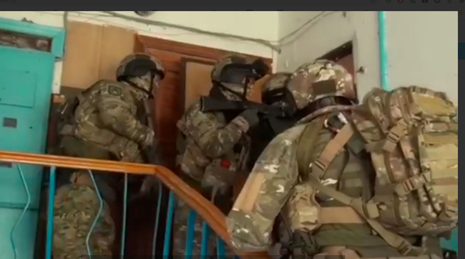 На квартире террористов в Нальчике силовики обнаружили самодельную бомбу Фото: © кадр из видео