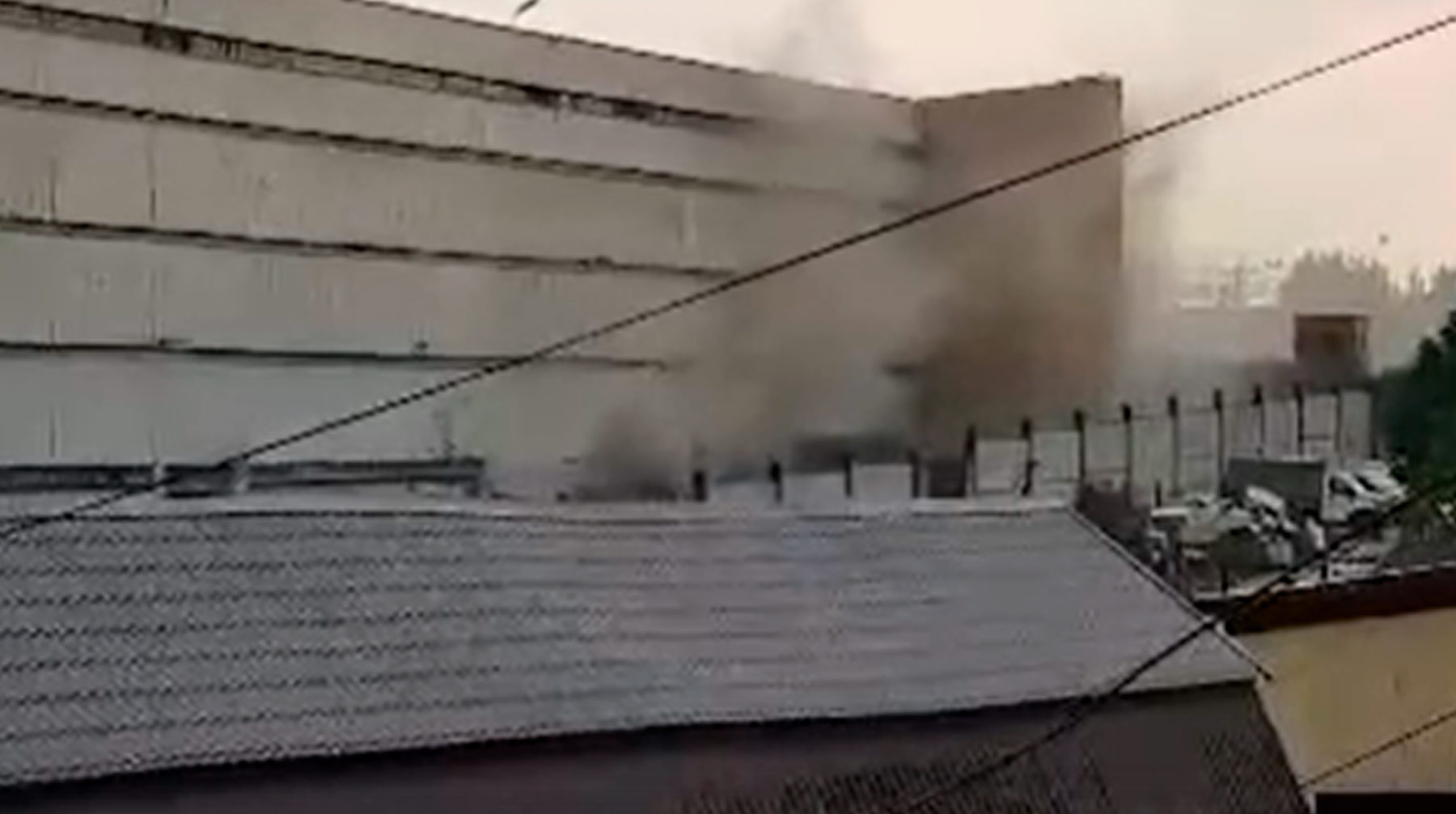 Возгорание произошло во время проливного дождя Фото: © кадр из видео