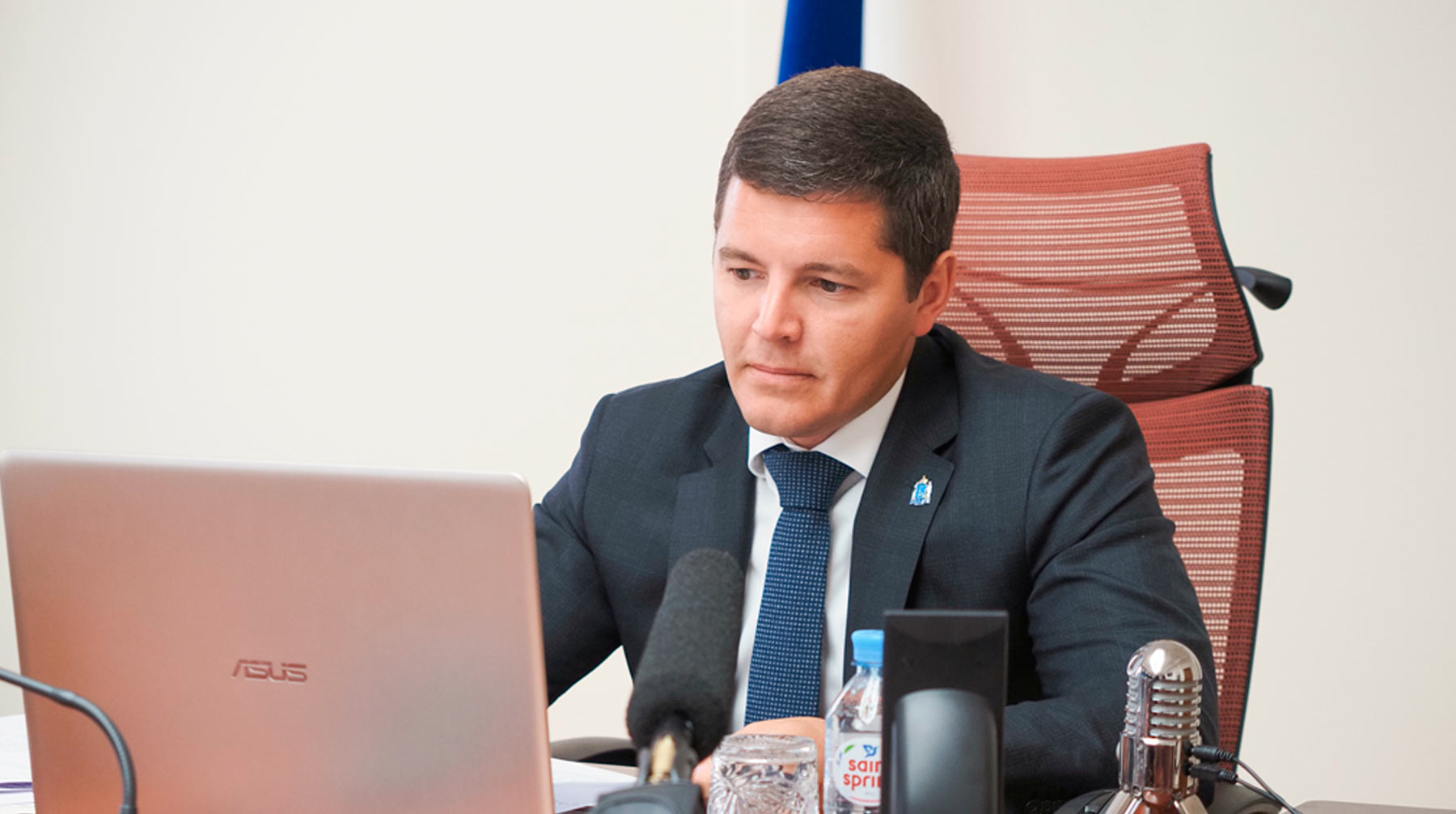 Глава региона отметил, что вынужден прервать рабочие поездки Губернатор ЯНАО Дмитрий Артюхов