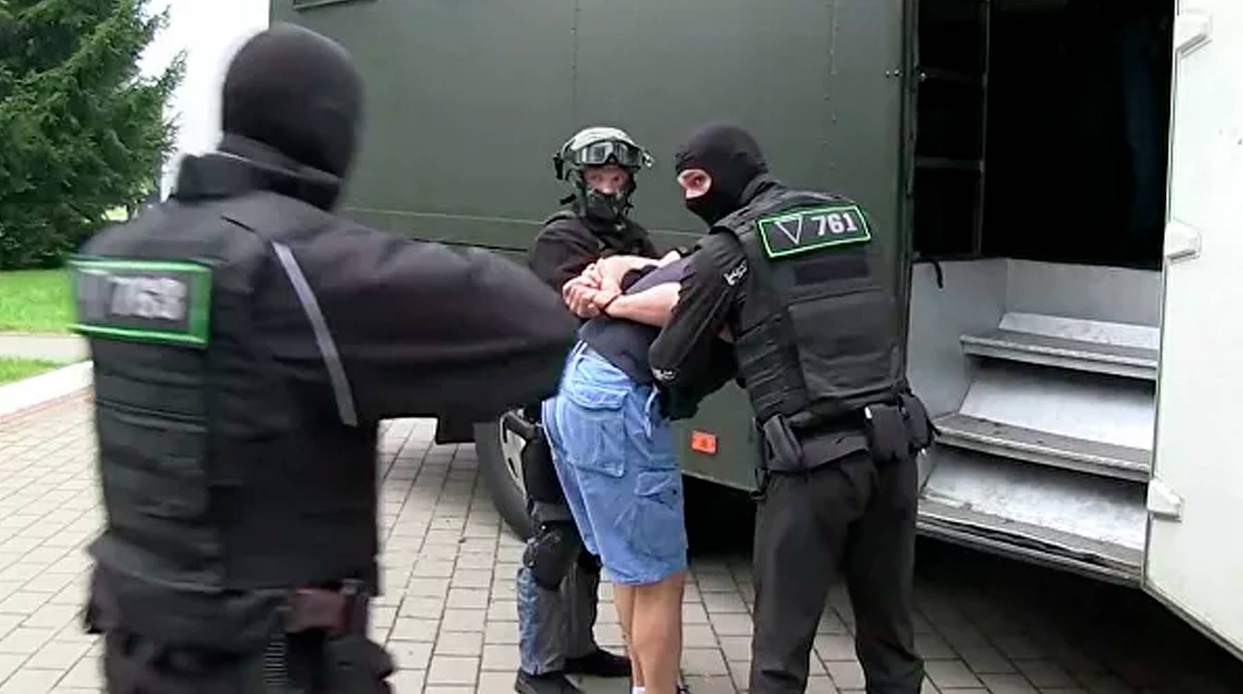 В Следственном комитете Белоруссии указали, что задержанные россияне путались в показаниях Фото: © кадр из видео