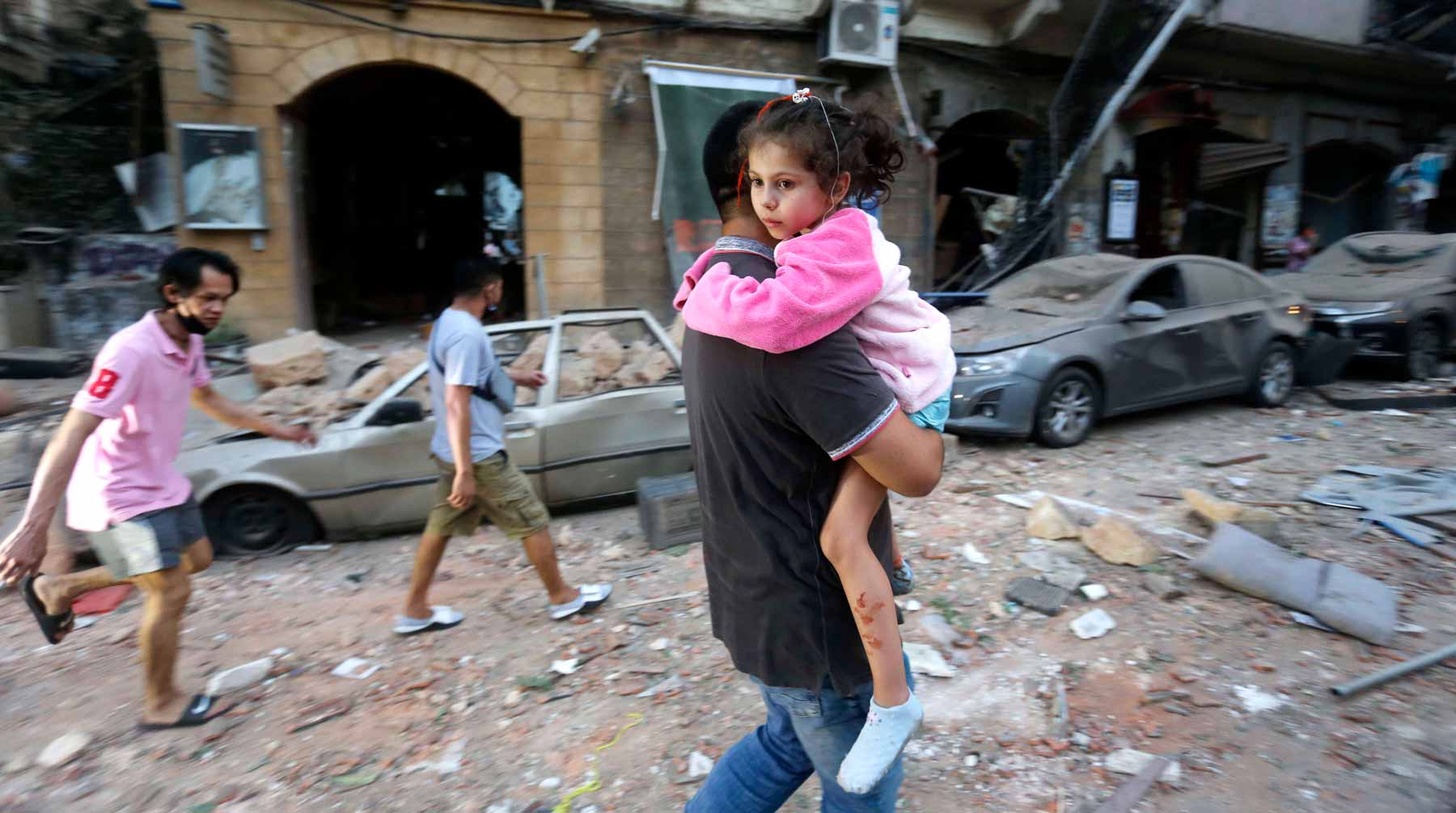 Городские власти обещают предоставить пострадавшим жилье и питание Фото: © Global Look Press / Marwan Tahtah