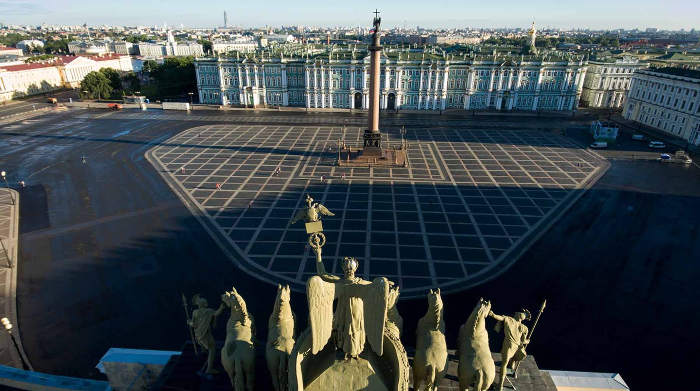 Дворцовая площадь в Петербурге