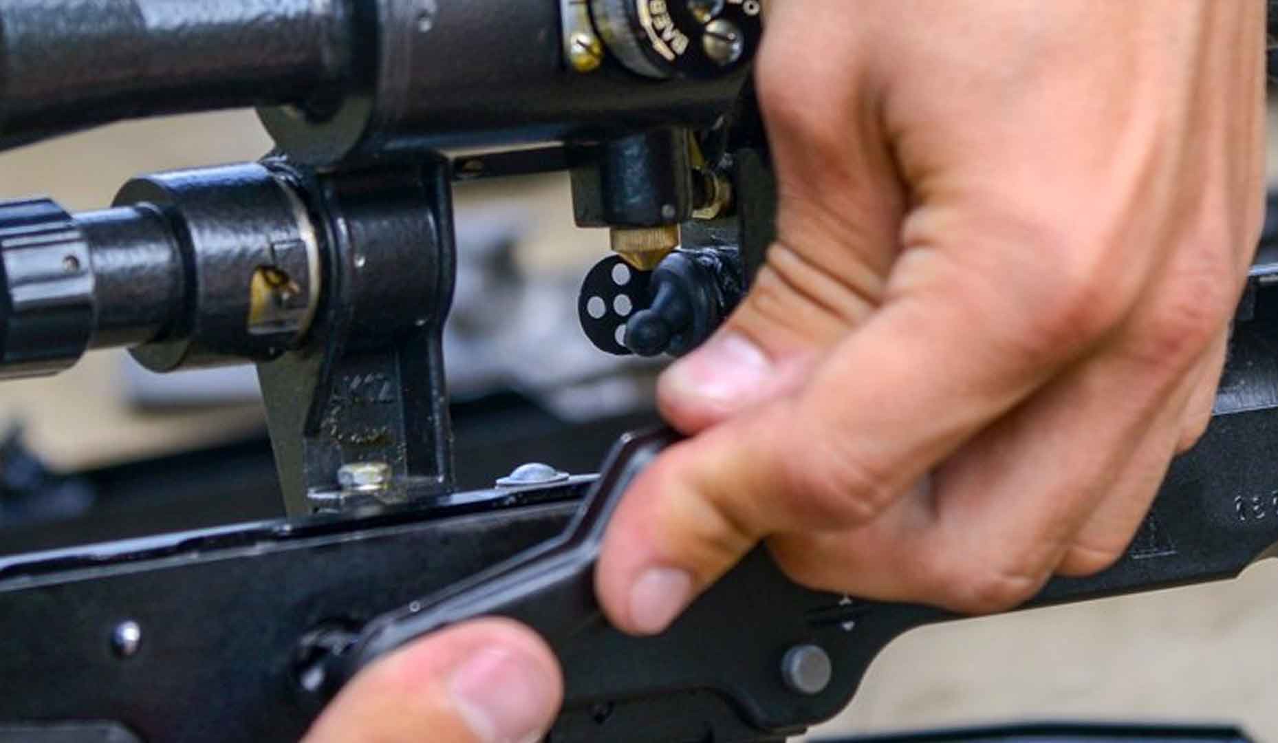 Dailystorm - В Чехии дипломата из РФ обвинили в незаконной покупке патронов для снайперских винтовок