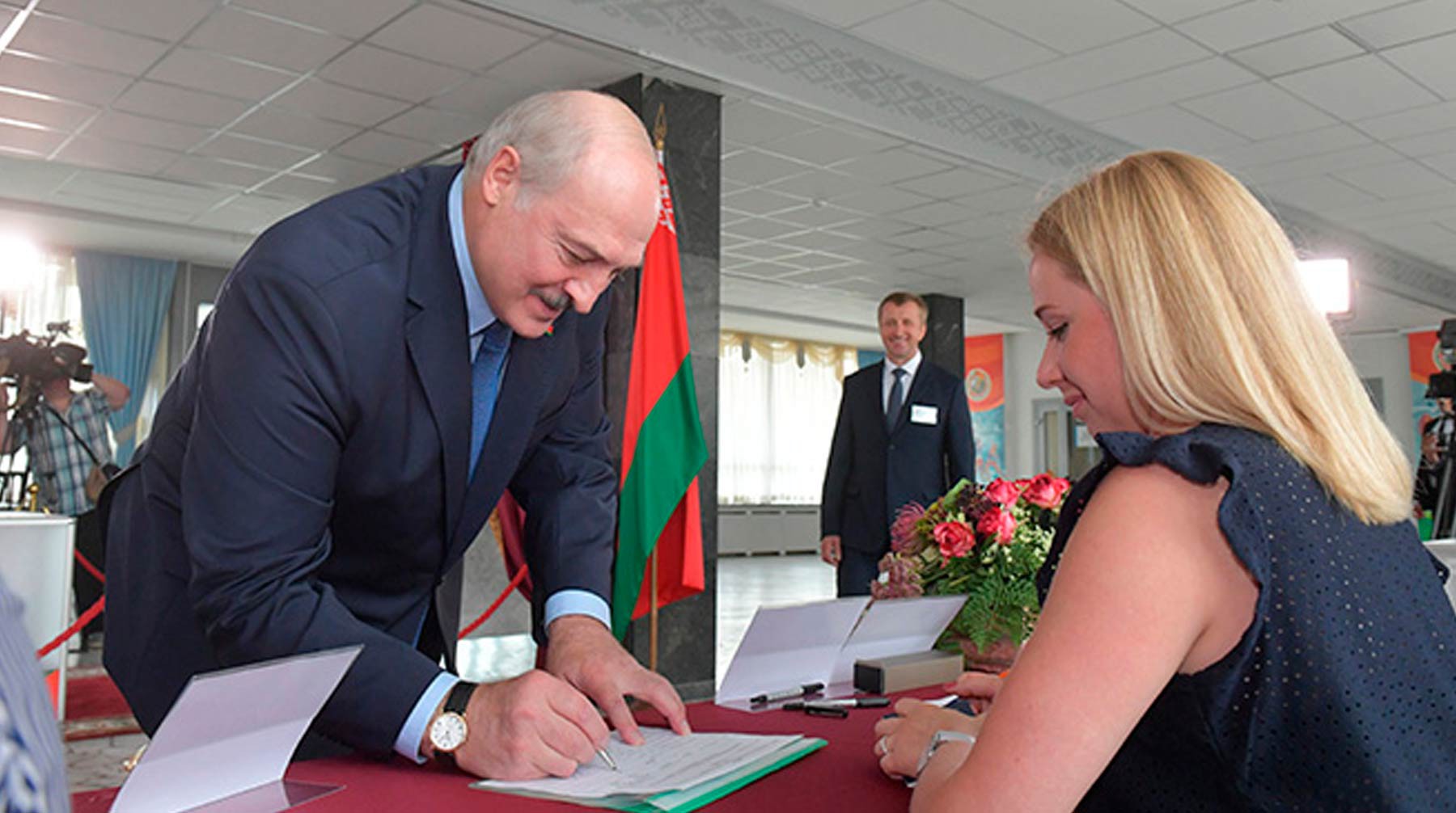 Dailystorm - Белорусская оппозиция позволит Лукашенко участвовать в повторных выборах