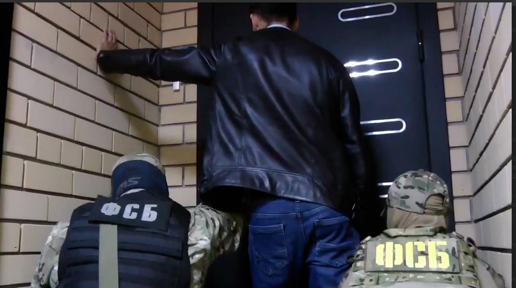 В ведомстве заявили о наличии у задержанного преступных связей в Татарстане, Дагестане и Тюменской области Фото: © кадр из видео ФСБ