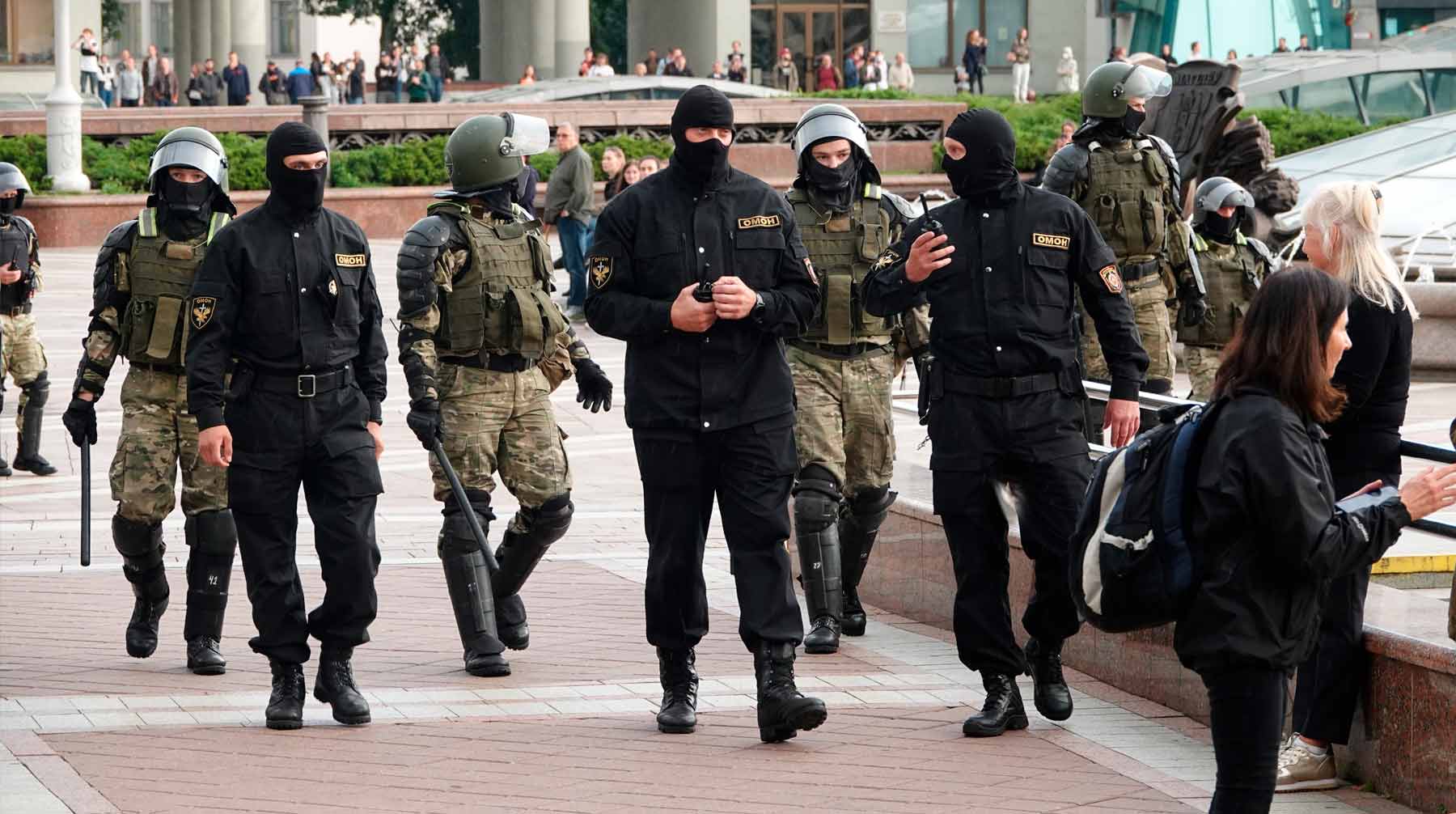 В центре Минска силовики ранее задержали около 20 представителей СМИ, освещавших несанкционированные акции протеста Фото: © Global Look Press / Ulf Mauder