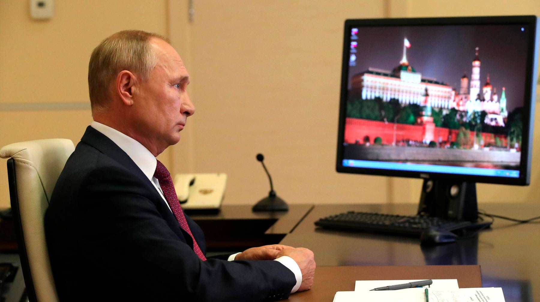 Президент напомнил, что современный мир быстро меняется, поэтому учиться новому приходится и после института Фото: © kremlin.ru