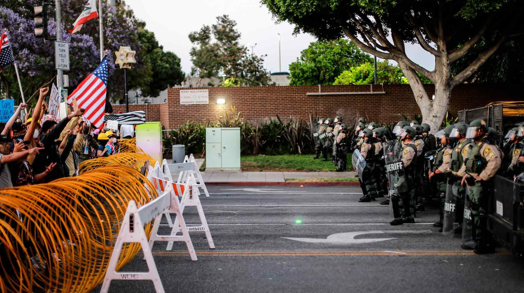 Dailystorm - В Лос-Анджелесе возобновились протесты, после того как полиция застрелила темнокожего велосипедиста