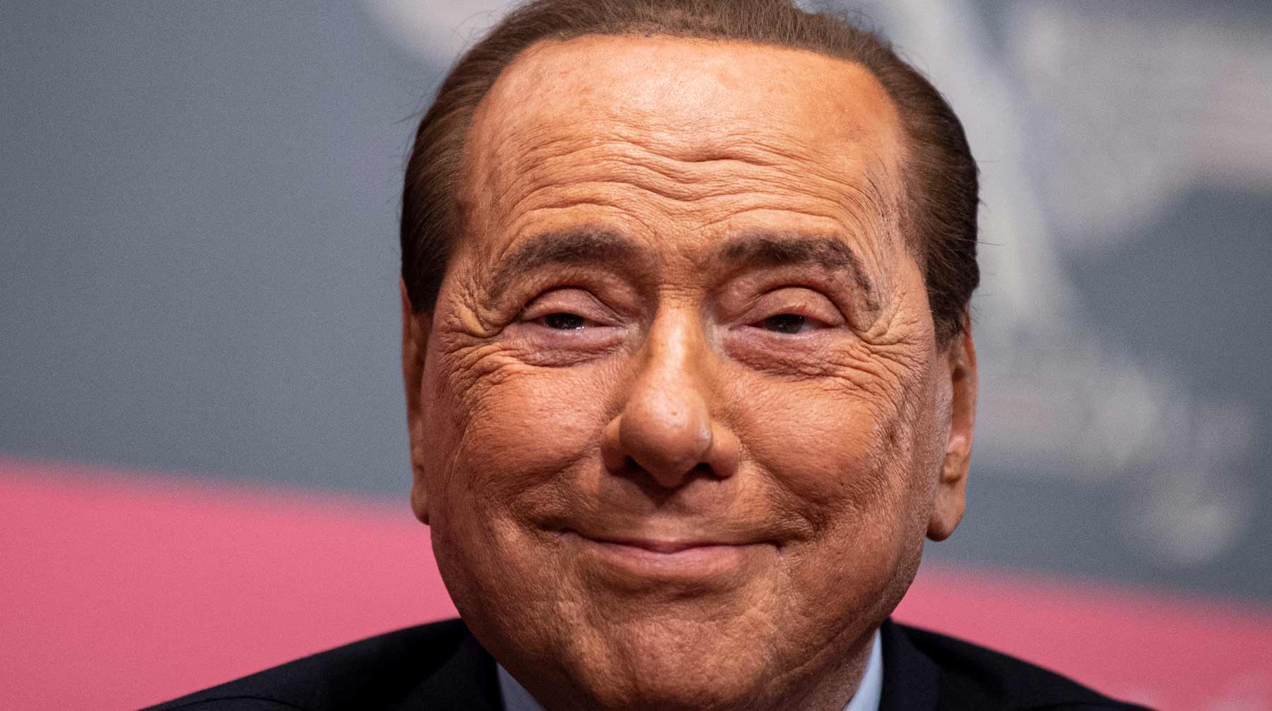 Политик на самоизоляции и работает удаленно Сильвио Берлускони
