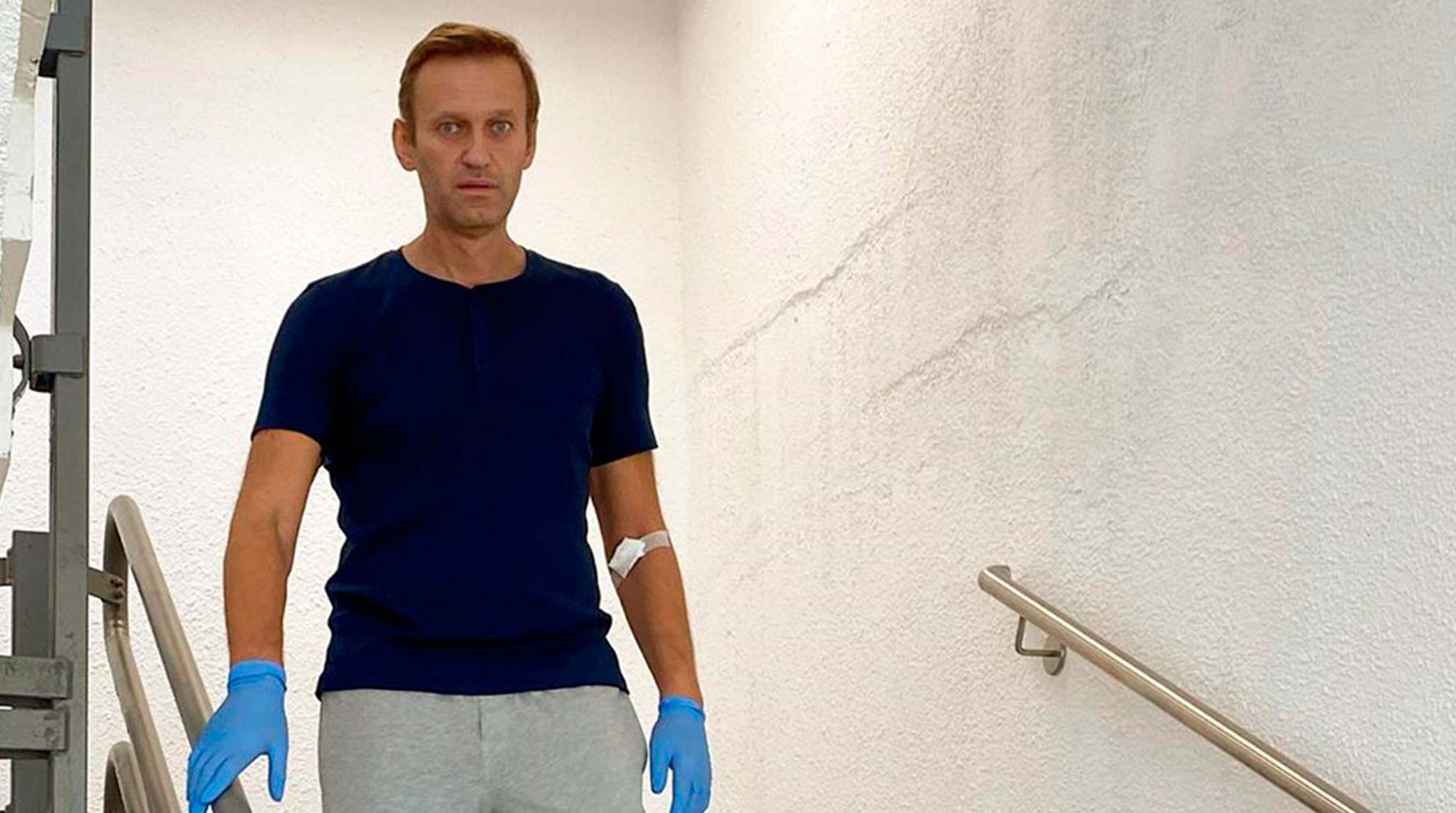 Dailystorm - Навальный пожаловался, что его голым вывезли в Германию
