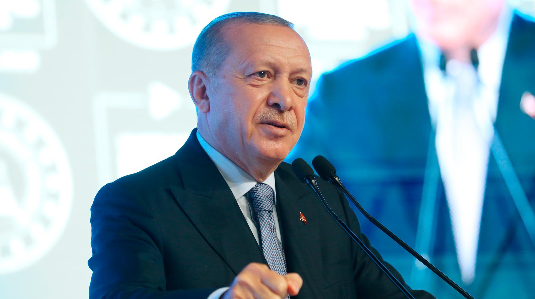 Эрдоган подал в суд на обматерившую его греческую газету