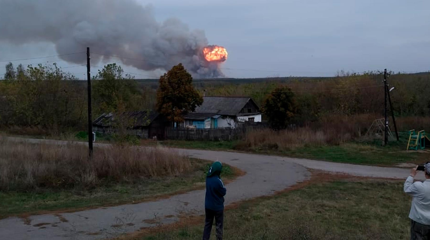 Dailystorm - Военные назвали причину взрыва на складах с боеприпасами в Рязанской области