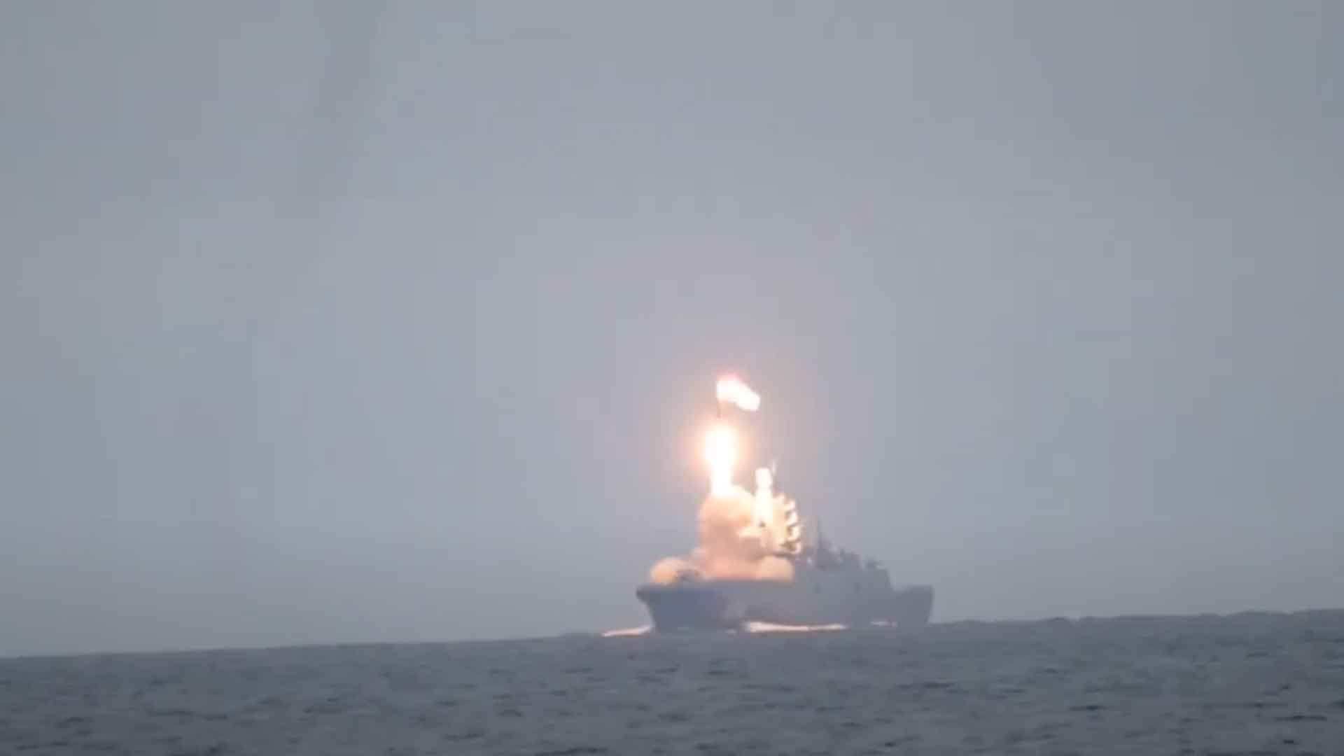 Ракета поразила морскую мишень на дальности 450 километров в Баренцевом море Кадр: © Минобороны
