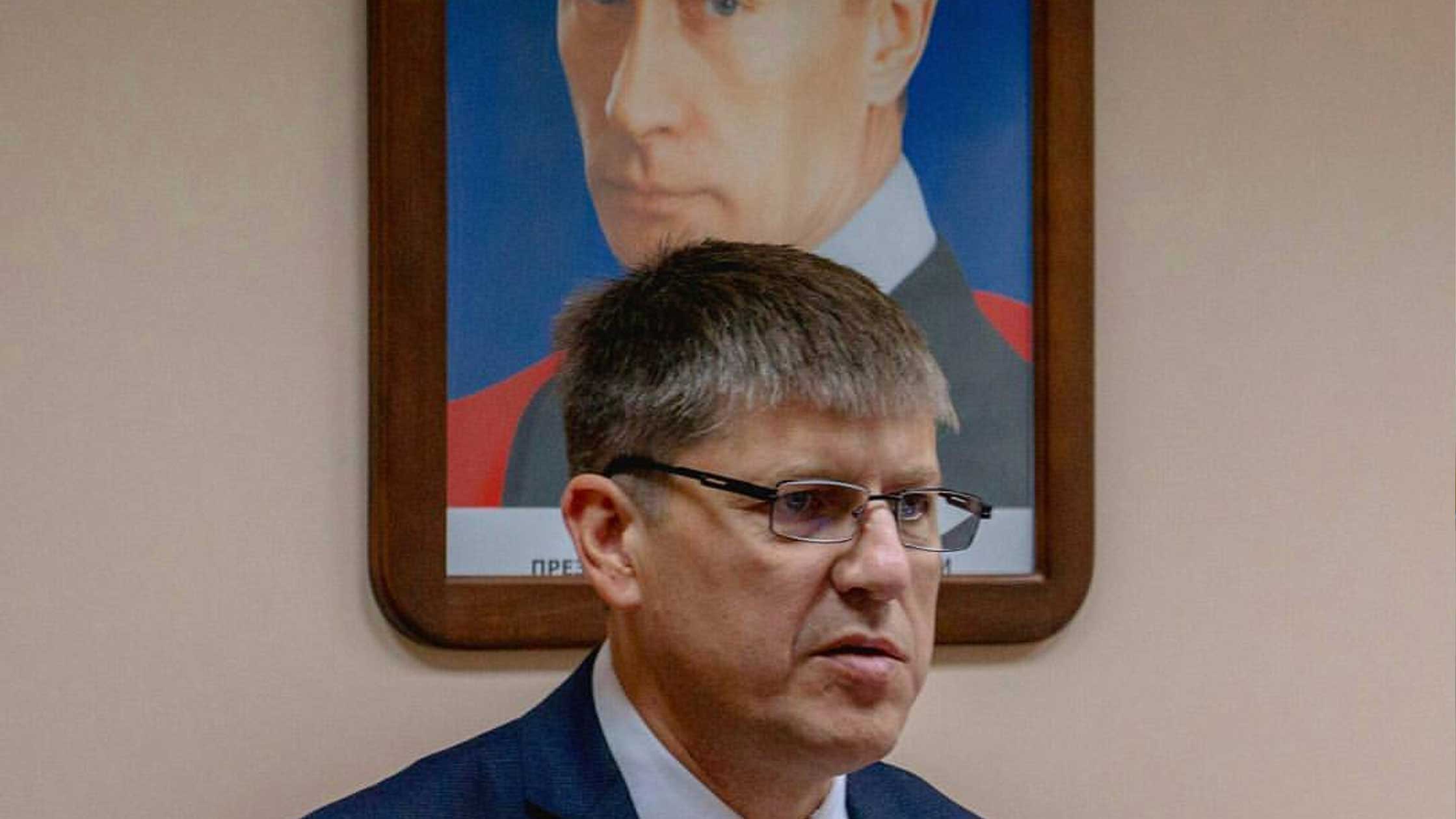 Силанов покинул свой пост по собственному желанию, а его отставку принял совет депутатов Андрей Кропоткин