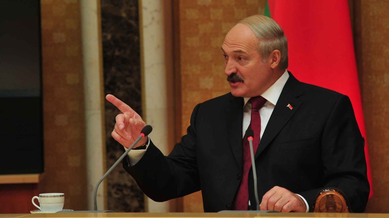 «Мы в плен никого не берем»: Лукашенко пригрозил потерей конечностей нападающим на милицию — Daily Storm