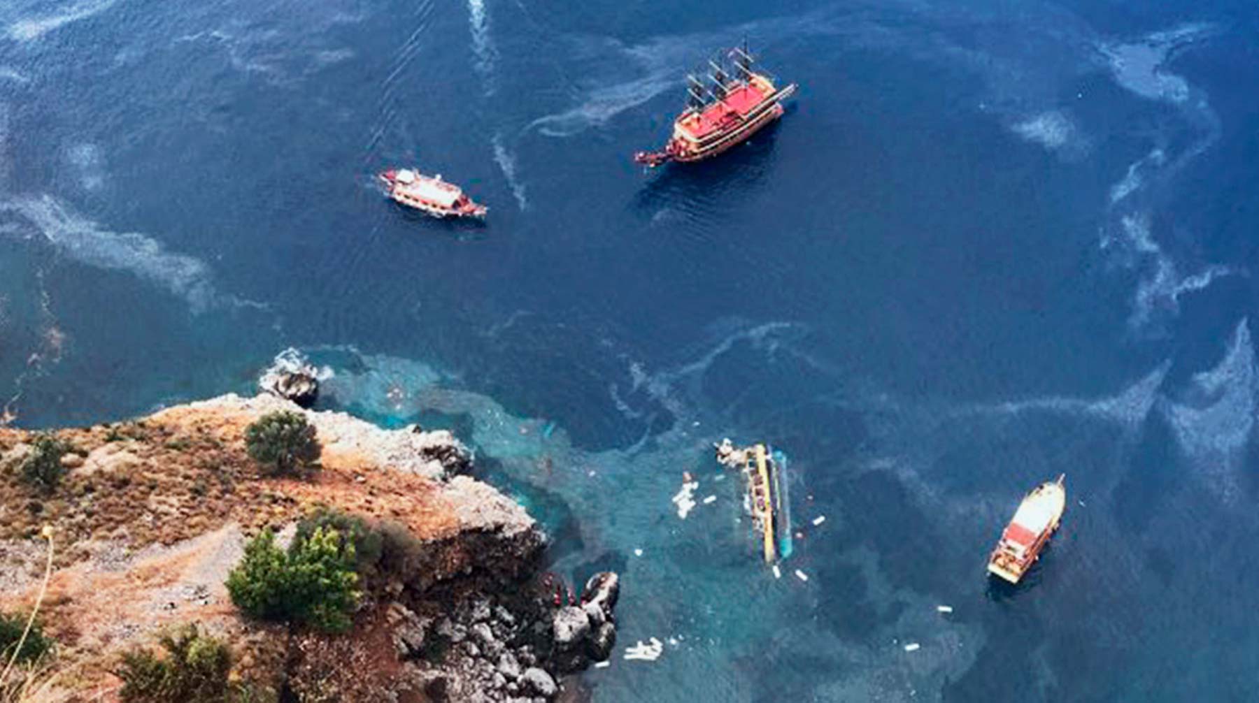 Кладбище затонувших кораблей. Затонувшее судно. Судно с россиянами затонуло в атлантике. Затонувшие лайнеры. Лиманов судно.