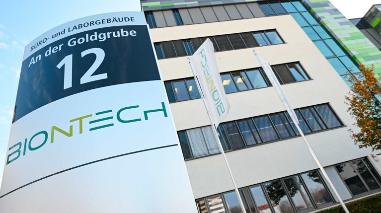Еврокомиссия закупит у Pfizer и BioNTech 300 миллионов доз вакцины от коронавируса — Daily Storm