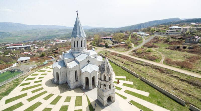Dailystorm - Будем учиться «жить под водой»: в Союзе армян России оценили идею Баку дать Карабаху культурную автономию