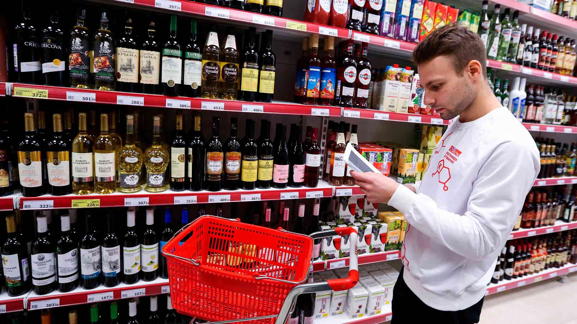 Dailystorm - В Петербурге пить: депутаты предложили продлить продажу алкоголя на час