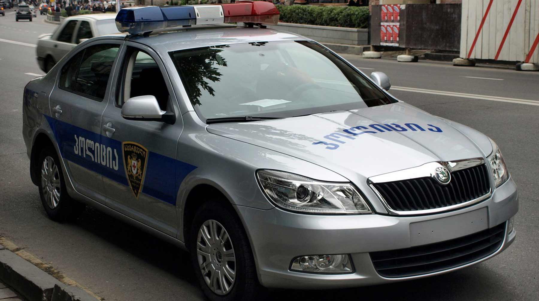 Dailystorm - Преступник с гранатами взял около 10 человек в заложники в здании банка в Тбилиси