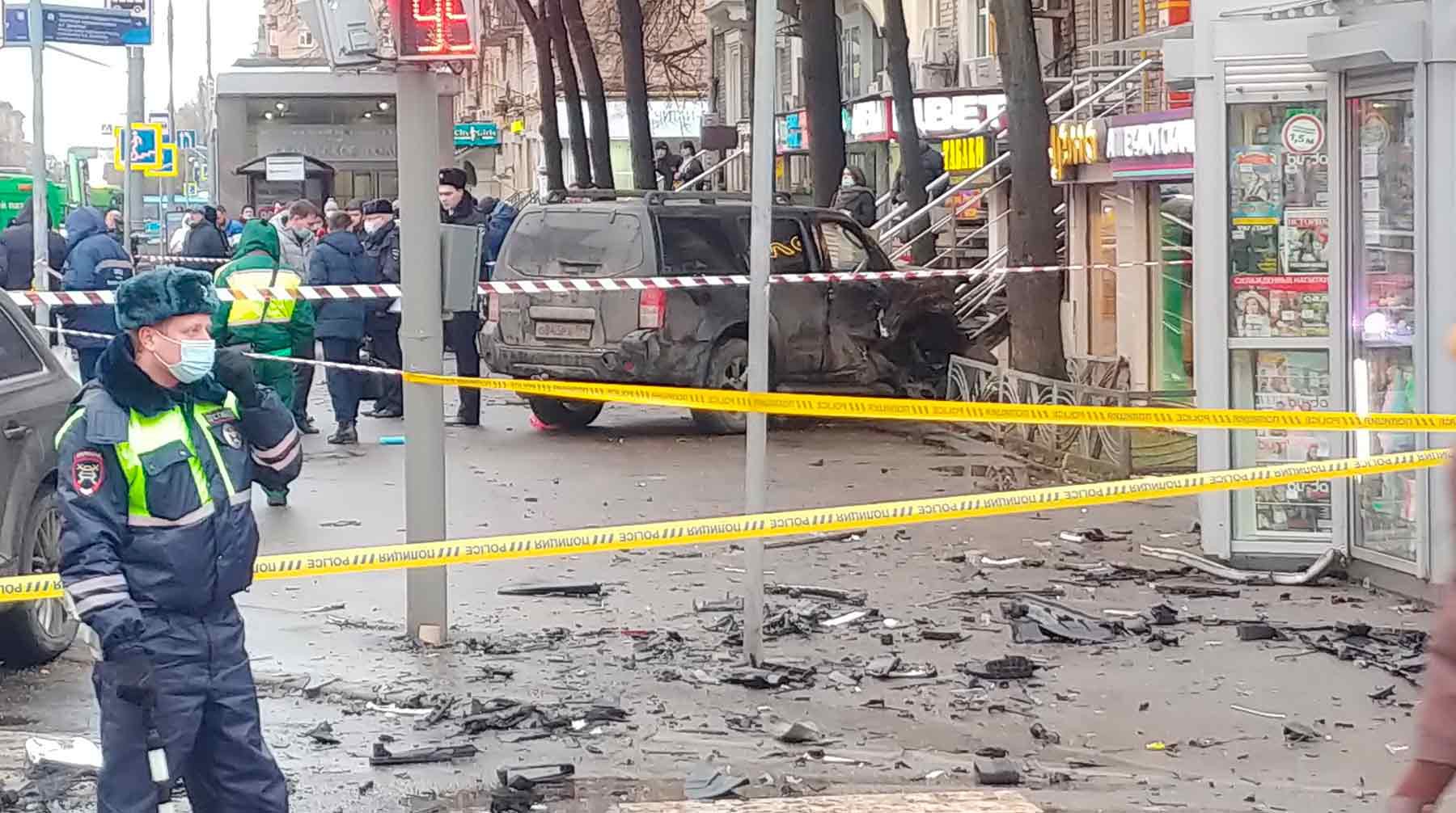 Dailystorm - В Москве внедорожник после ДТП вылетел на тротуар и сбил пешехода насмерть