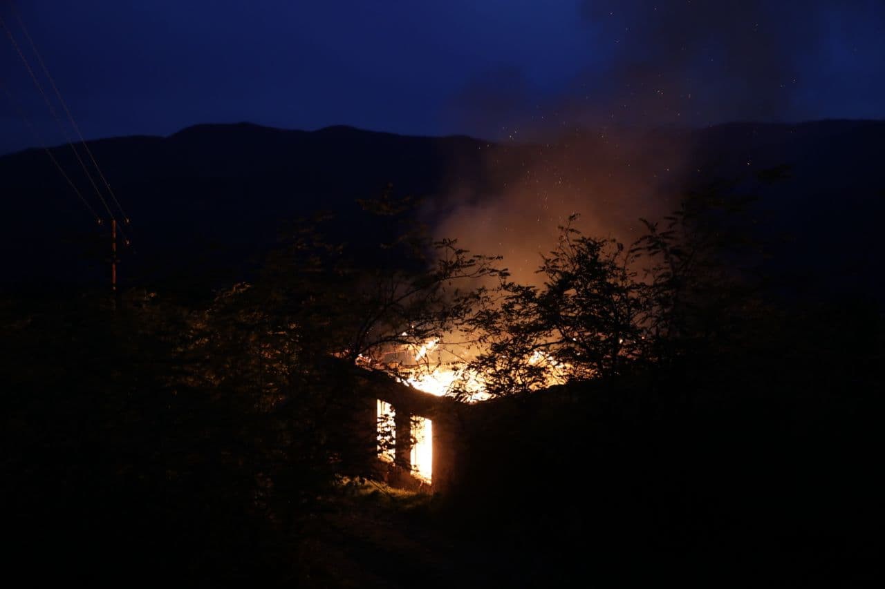 Dailystorm - Тактика выжженной земли: беженцы в Карабахе устроили пожарища перед уходом