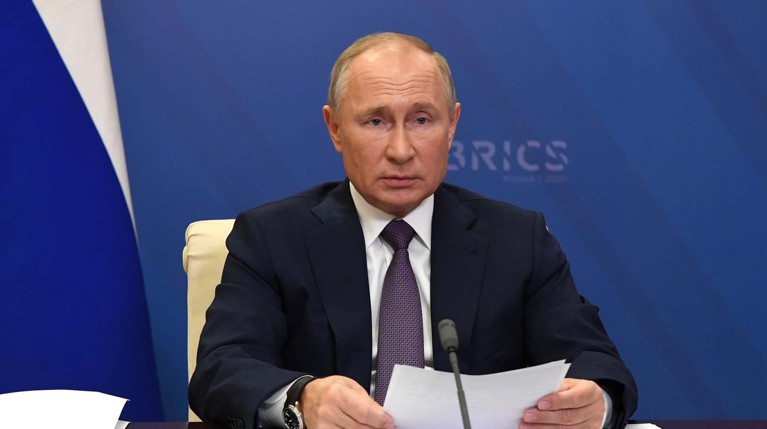 Удаленка, Госсовет, верховенство Конституции: Путин подписал ряд законов — Daily Storm