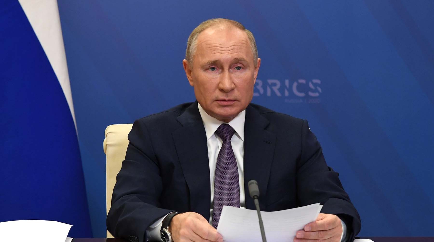 Президент также одобрил документы о заморозке накопительной части пенсий и индексации окладов федеральных госслужащих Фото: © Global Look Press / Kremlin Pool