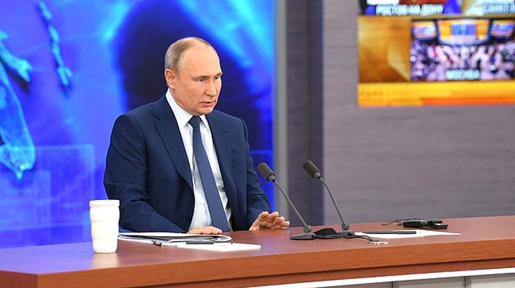 Российский лидер назвал эти публикации некачественными компиляциями, которые «невозможно читать» Фото: © kremlin.ru