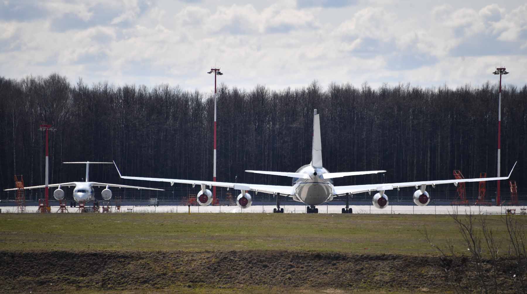 Dailystorm - Появились снимки из выкатившегося за пределы взлетной полосы самолета во Внуково