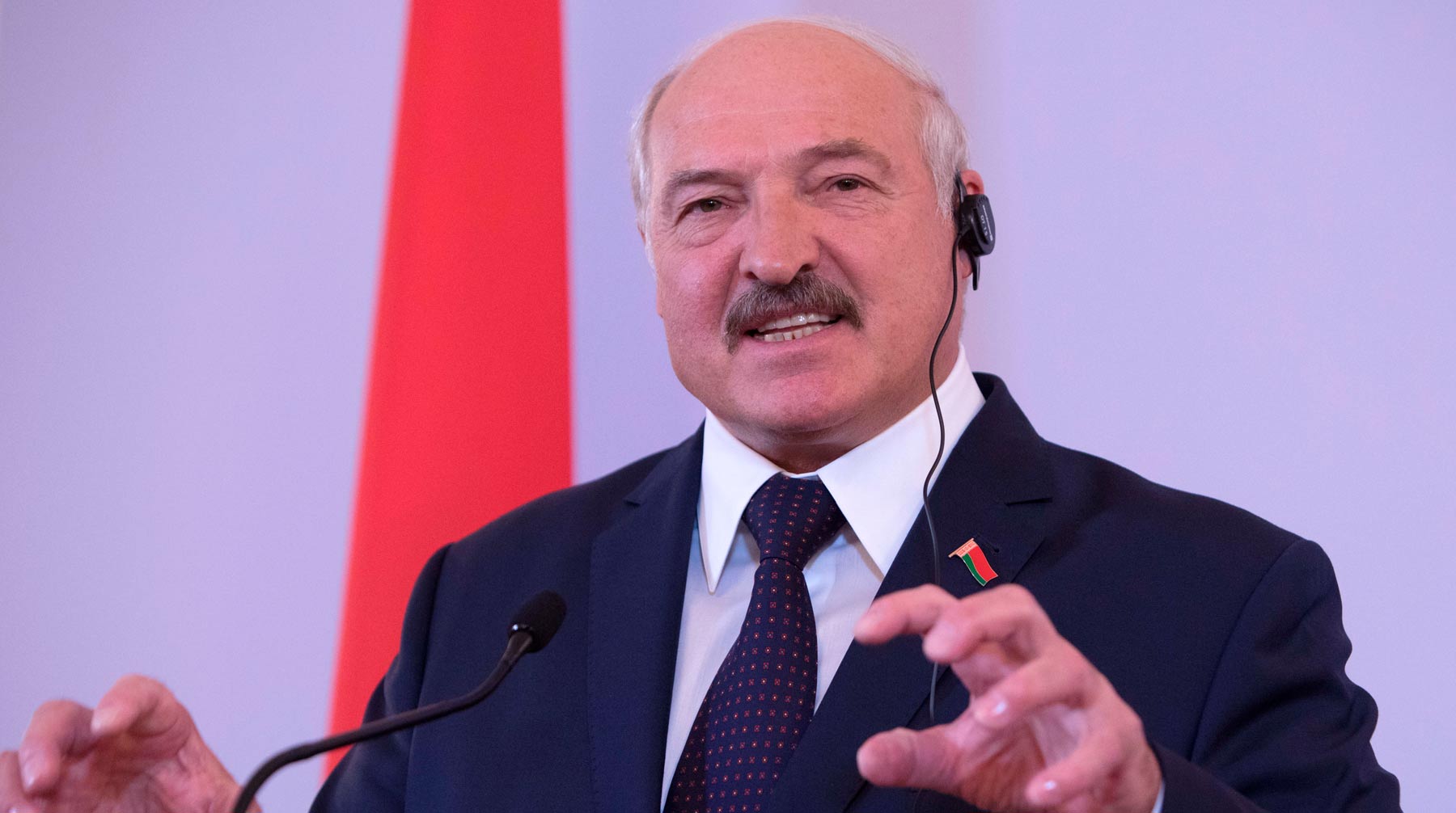 Белорусский лидер отметил, что в республику из соседней страны нелегально «тоннами» ввозили оружие Фото: © Global Look Press / Alex Halada