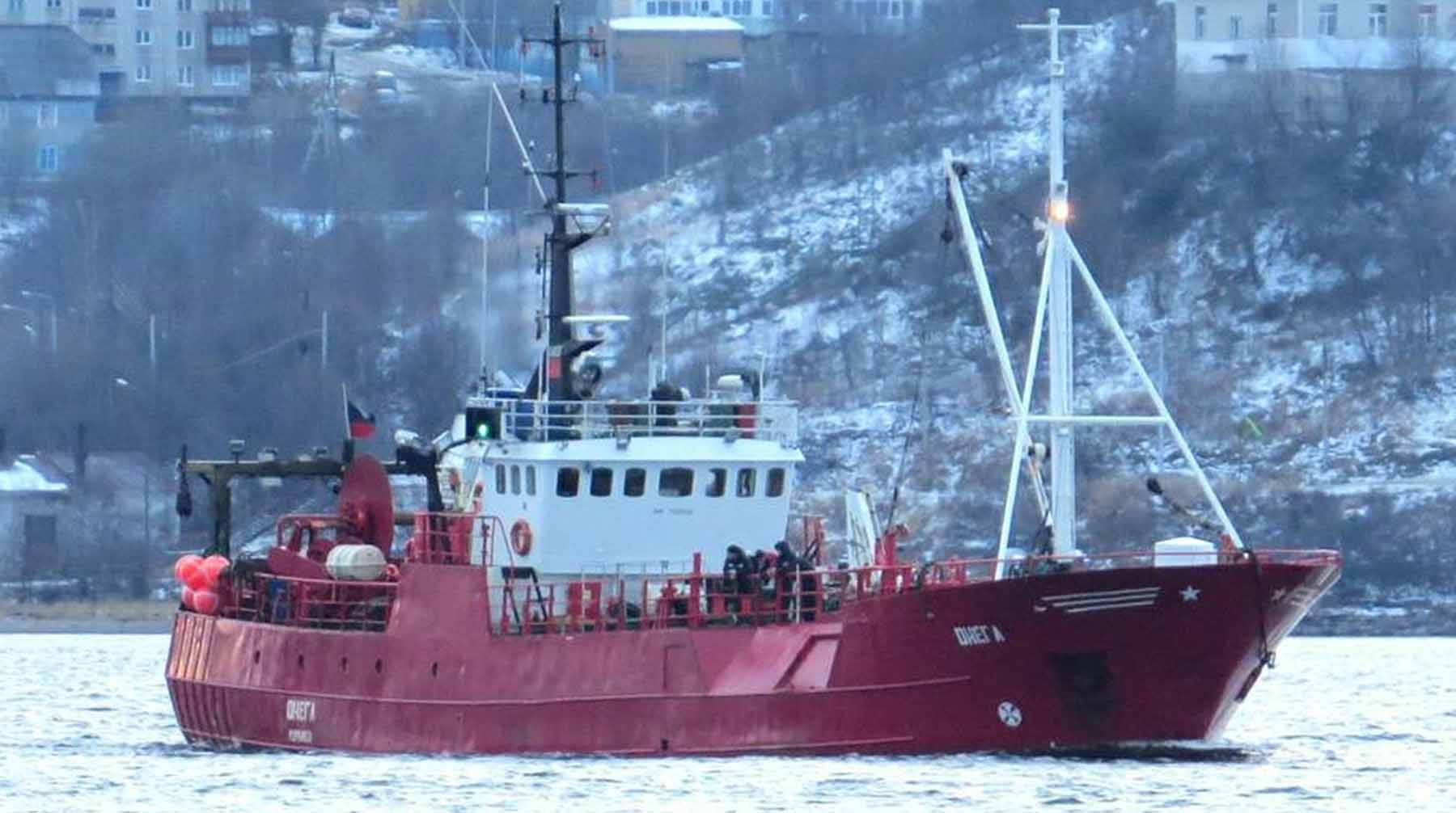 Операция по спасению моряков с траулера была прекращена 30 декабря Рыболовное судно «Онега»