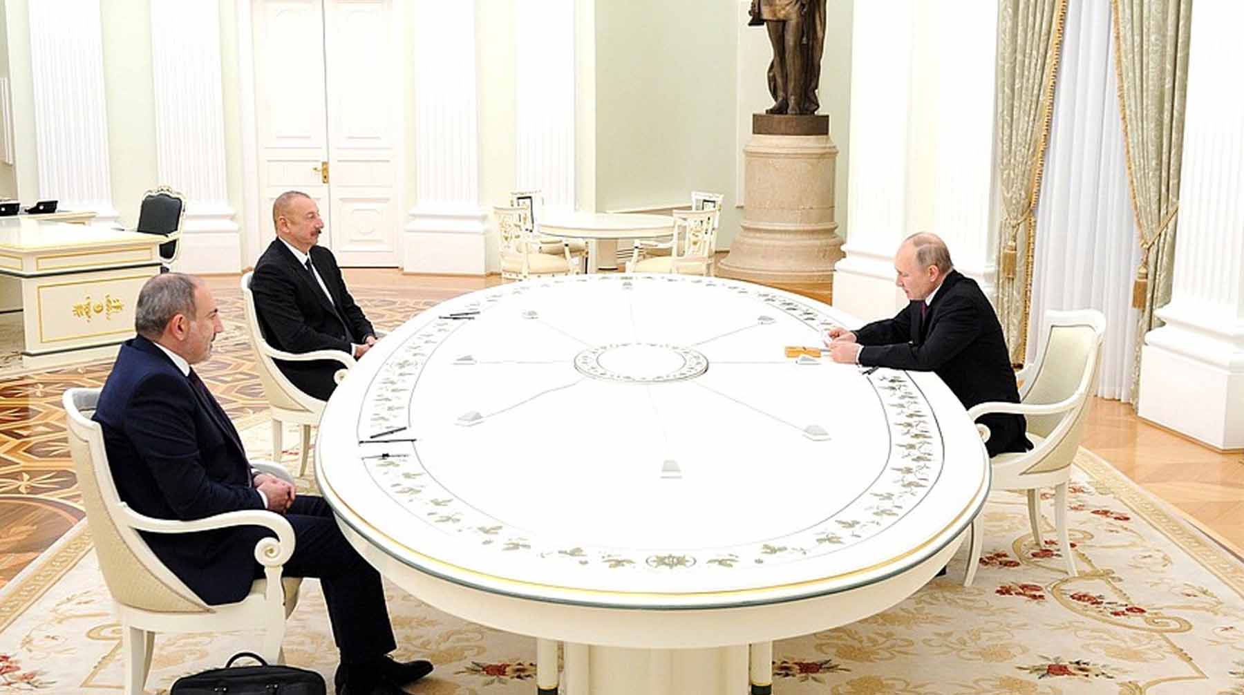 Главы государств должны обсудить выполнение соглашений в Нагорном Карабахе Фото: © kremlin.ru