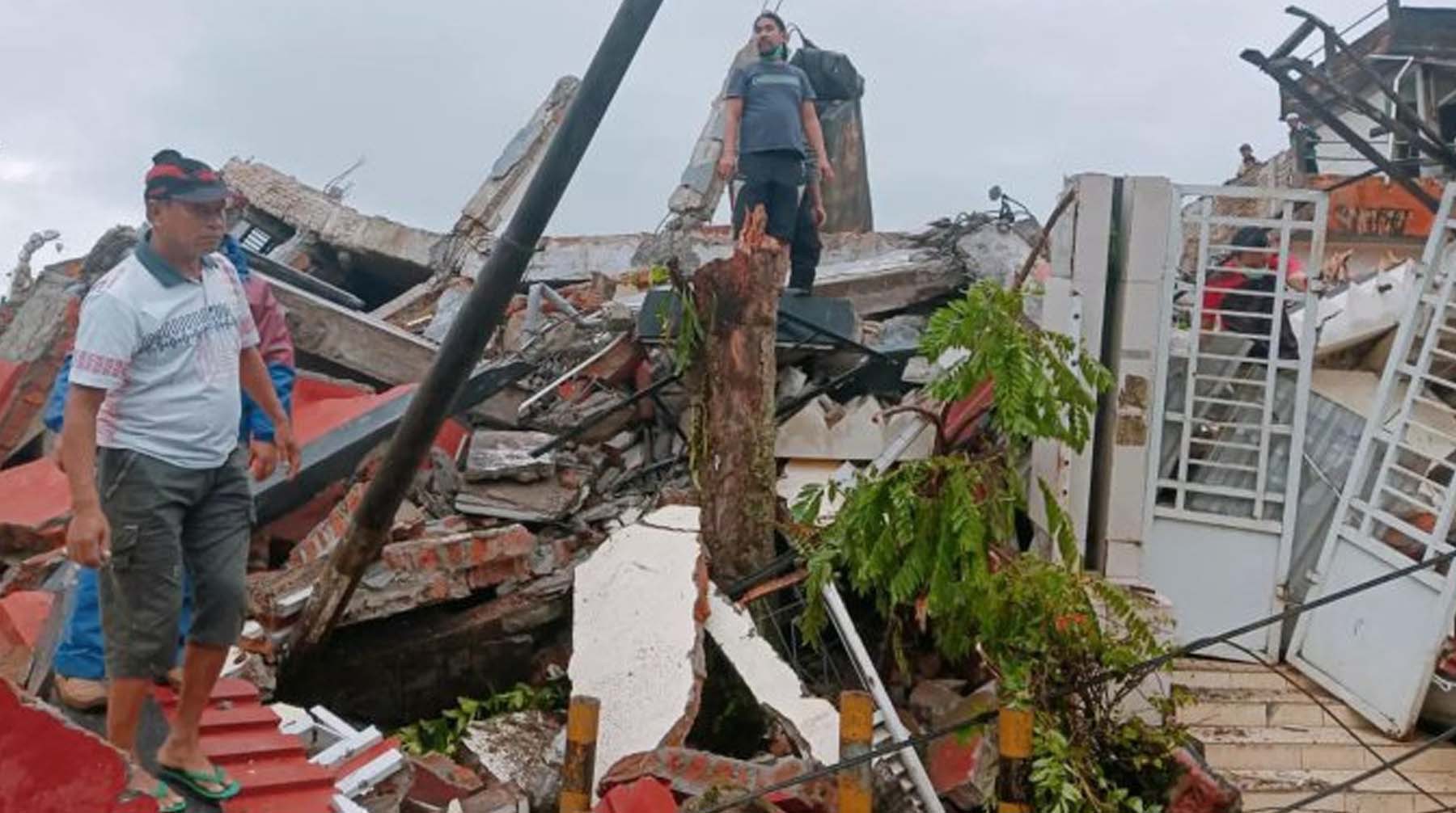 Dailystorm - Более 30 погибших и сотни пострадавших: последствия землетрясения в Индонезии