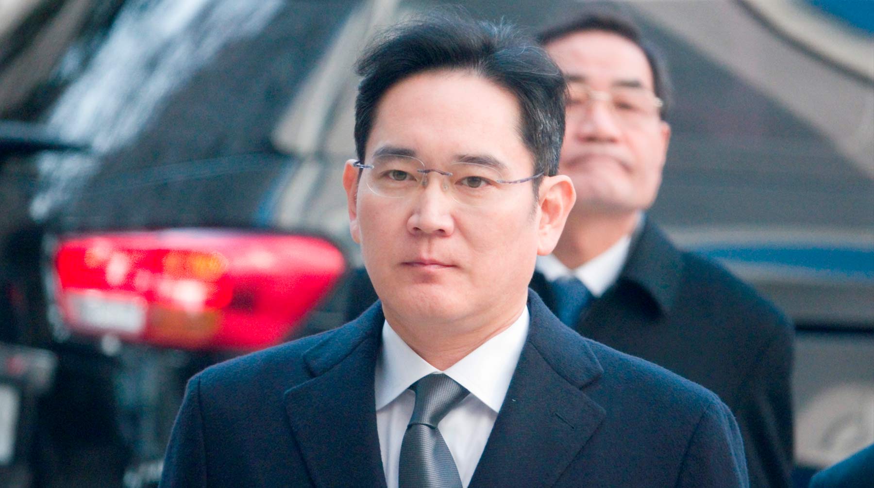 По версии следствия, он был причастен к подкупу подруги экс-президента Южной Кореи Вице-президента Samsung Electronics Ли Чжэ Ен