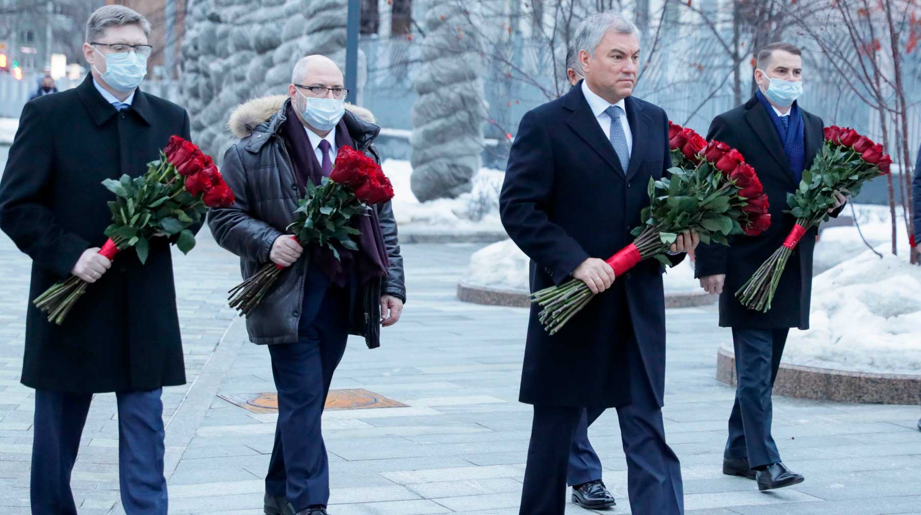 Председатель Госдумы возложил цветы к памятнику умерших в концлагерях Фото: © Госдума РФ
