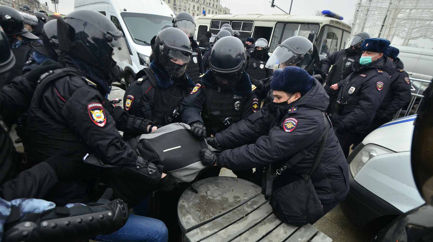 Dailystorm - Полиция задержала участника драки с ОМОН на незаконной акции в Москве