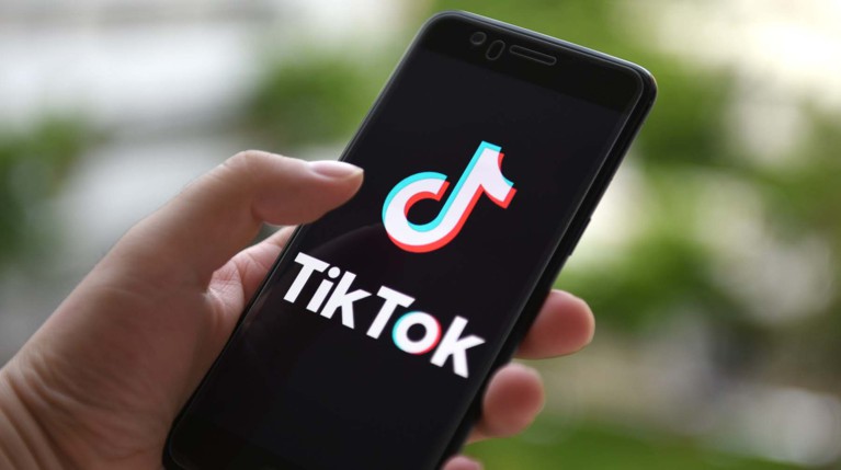 Депутата могут исключить из КПРФ за матерные песни при детях в TikTok — Daily Storm